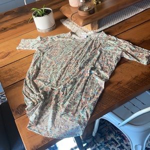 Worn twice lularoe medium shirt great with leggings